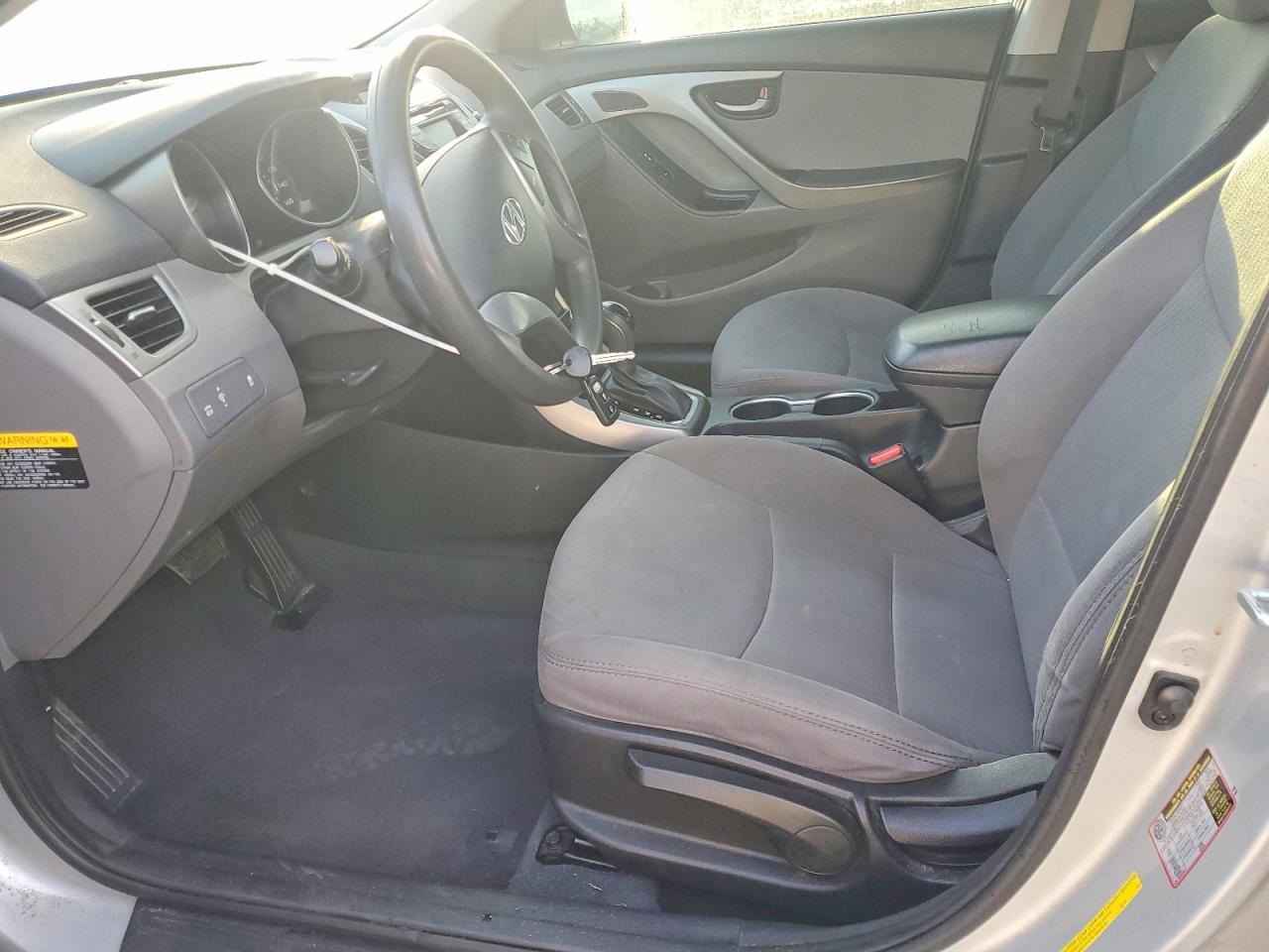 2016 HYUNDAI ELANTRA SE photo 7