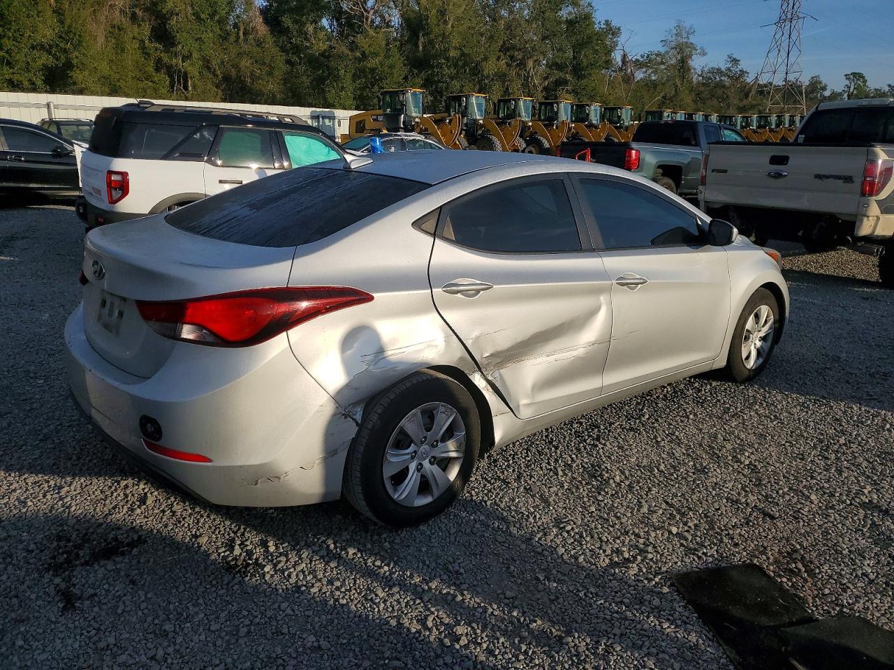 2016 HYUNDAI ELANTRA SE photo 3