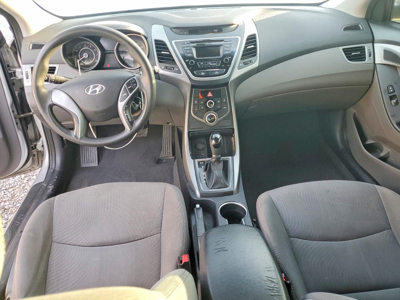 2016 HYUNDAI ELANTRA SE photo 8