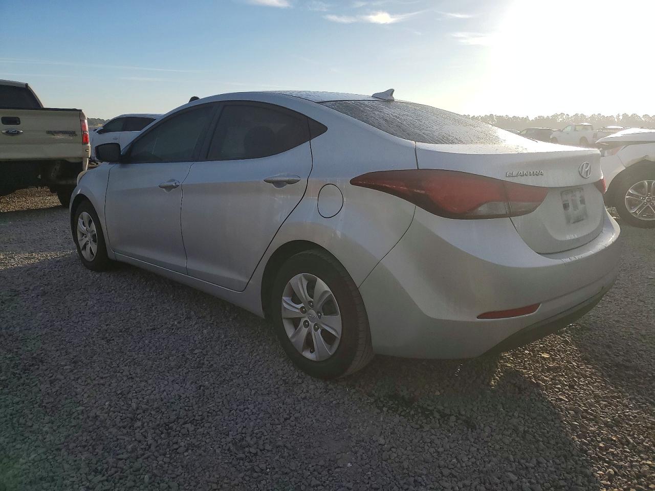 2016 HYUNDAI ELANTRA SE photo 2
