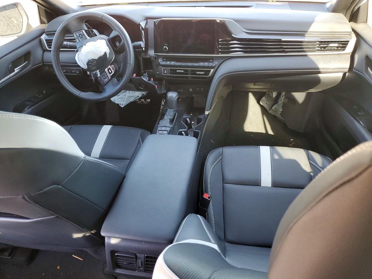 2025 TOYOTA CAMRY XSE photo 22