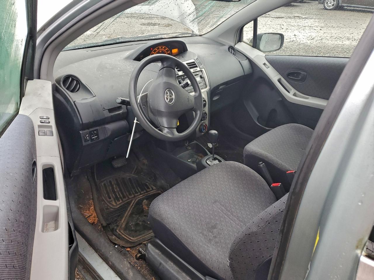 2010 TOYOTA YARIS photo 22