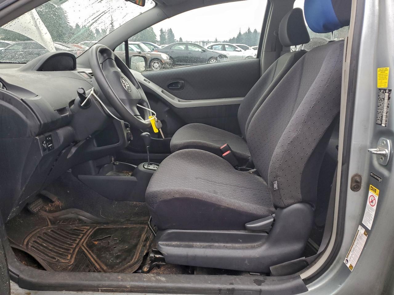 2010 TOYOTA YARIS photo 19