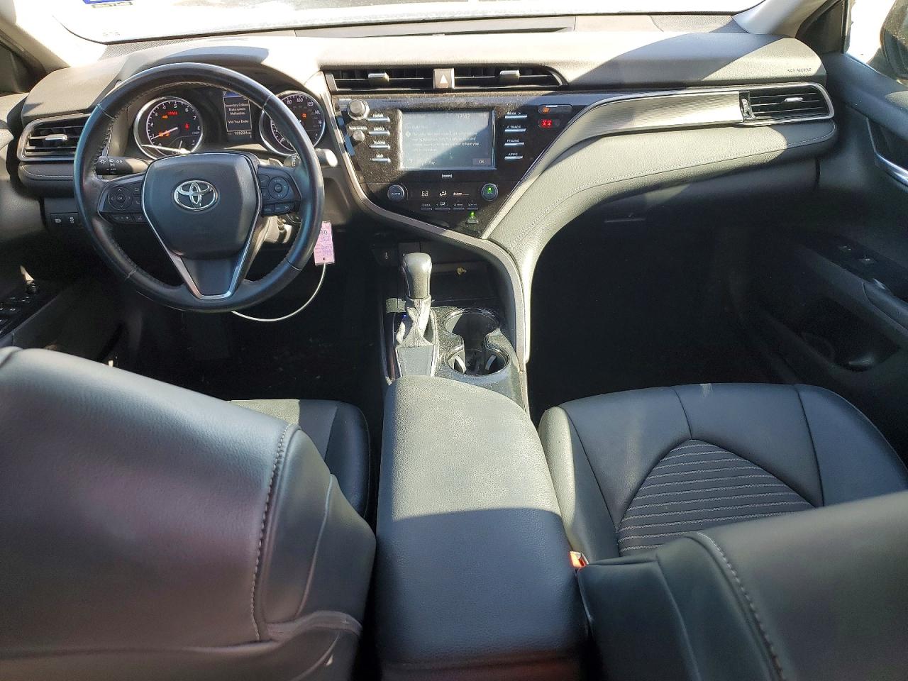 2020 TOYOTA CAMRY SE photo 8