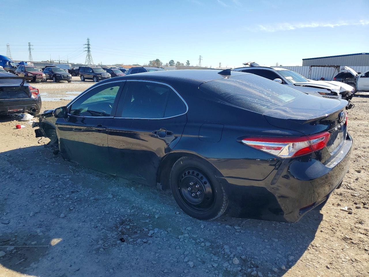 2020 TOYOTA CAMRY SE photo 2