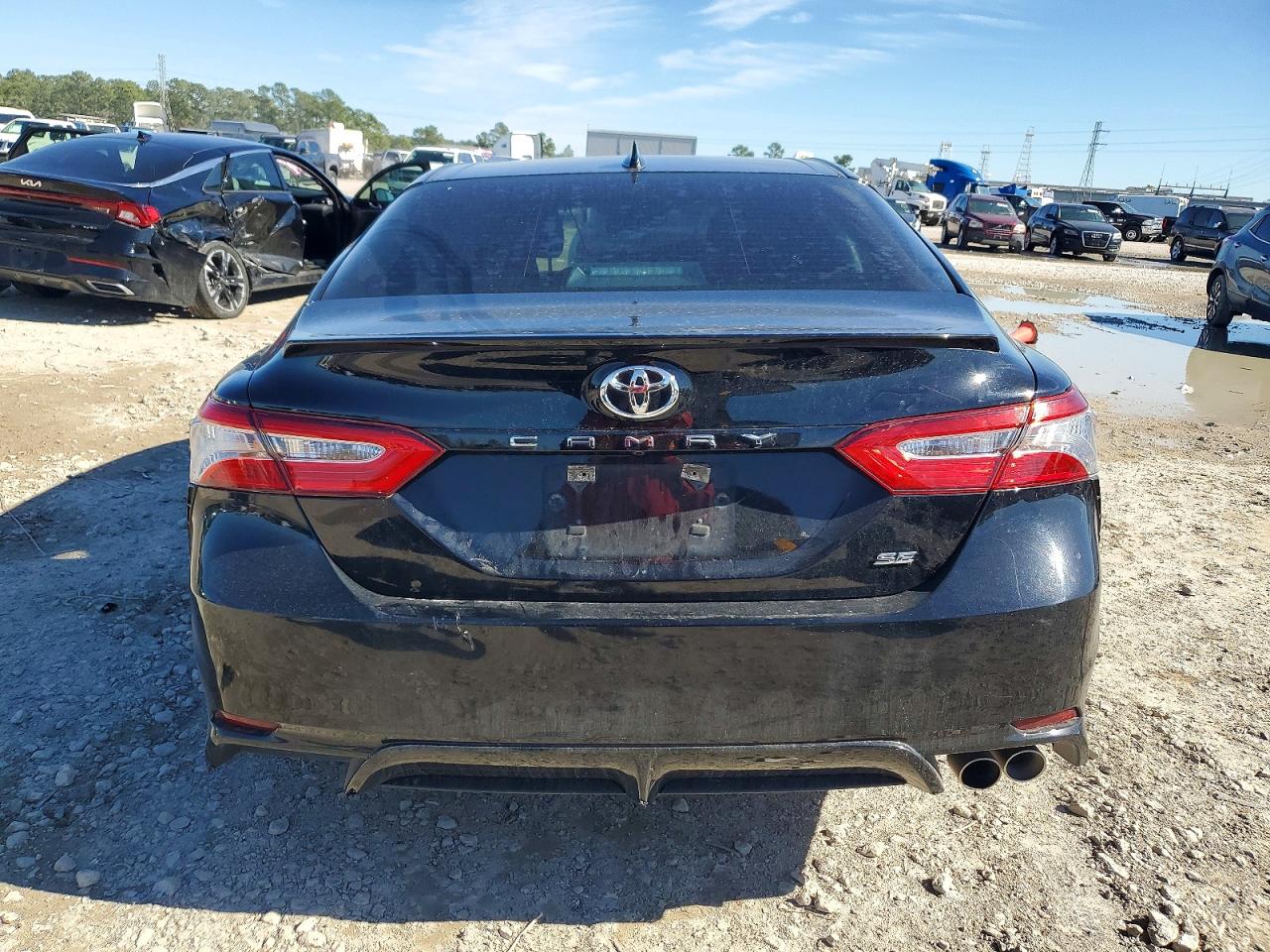 2020 TOYOTA CAMRY SE photo 6