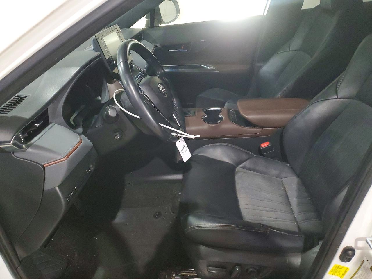 2021 TOYOTA VENZA LE photo 13