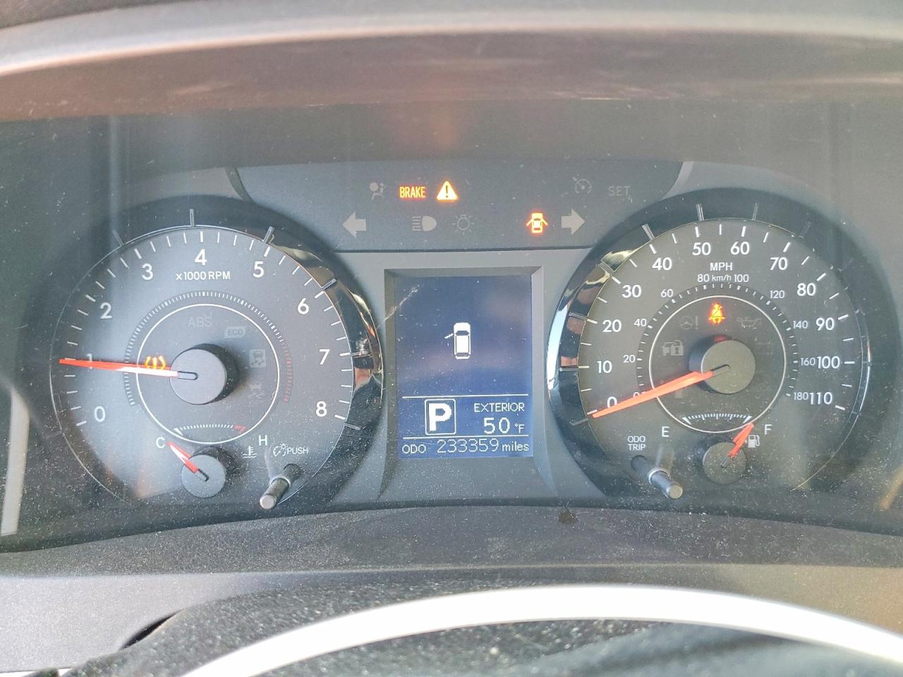 2015 TOYOTA SIENNA LE photo 9