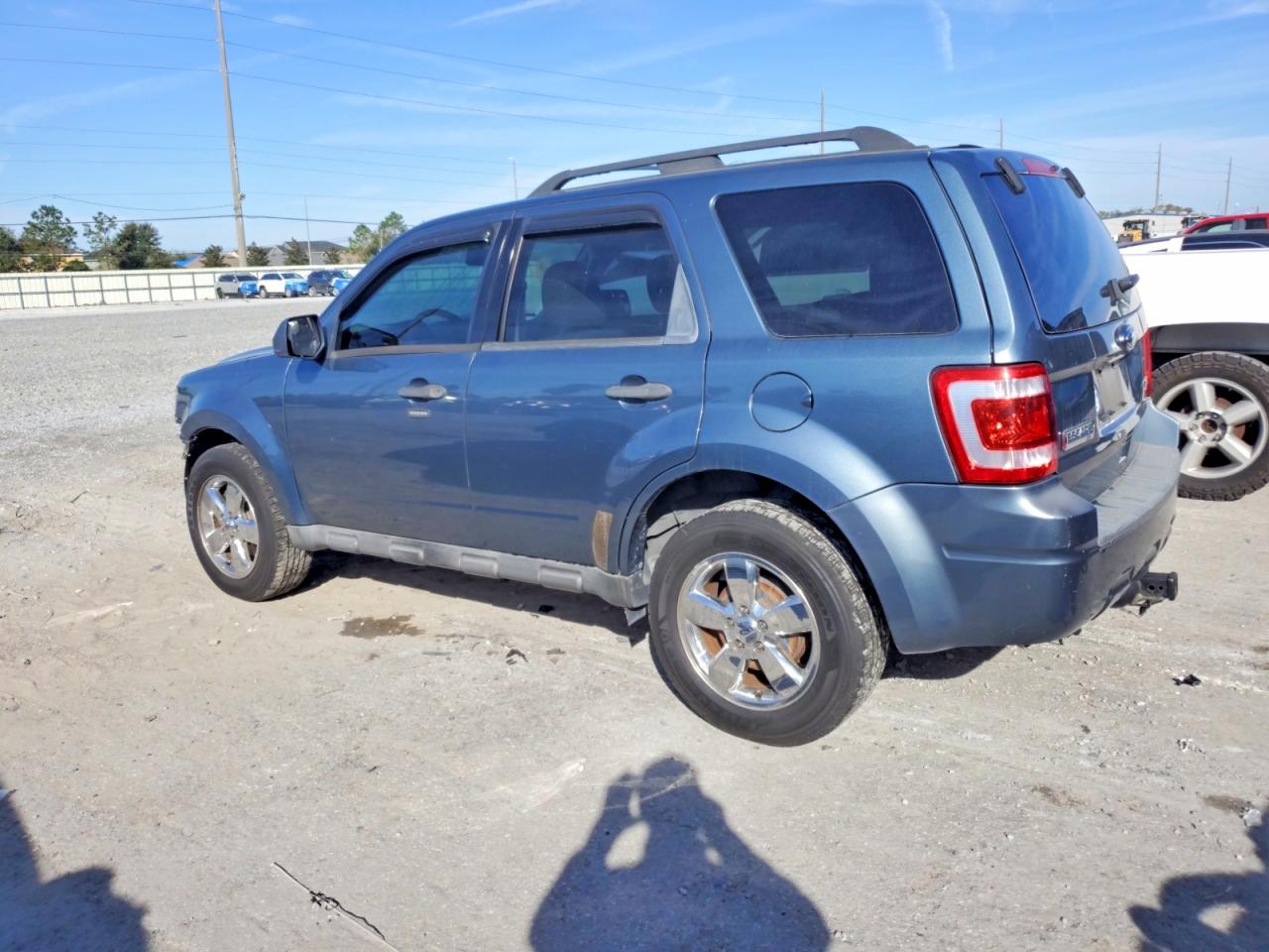 2010 FORD ESCAPE XLT photo 5