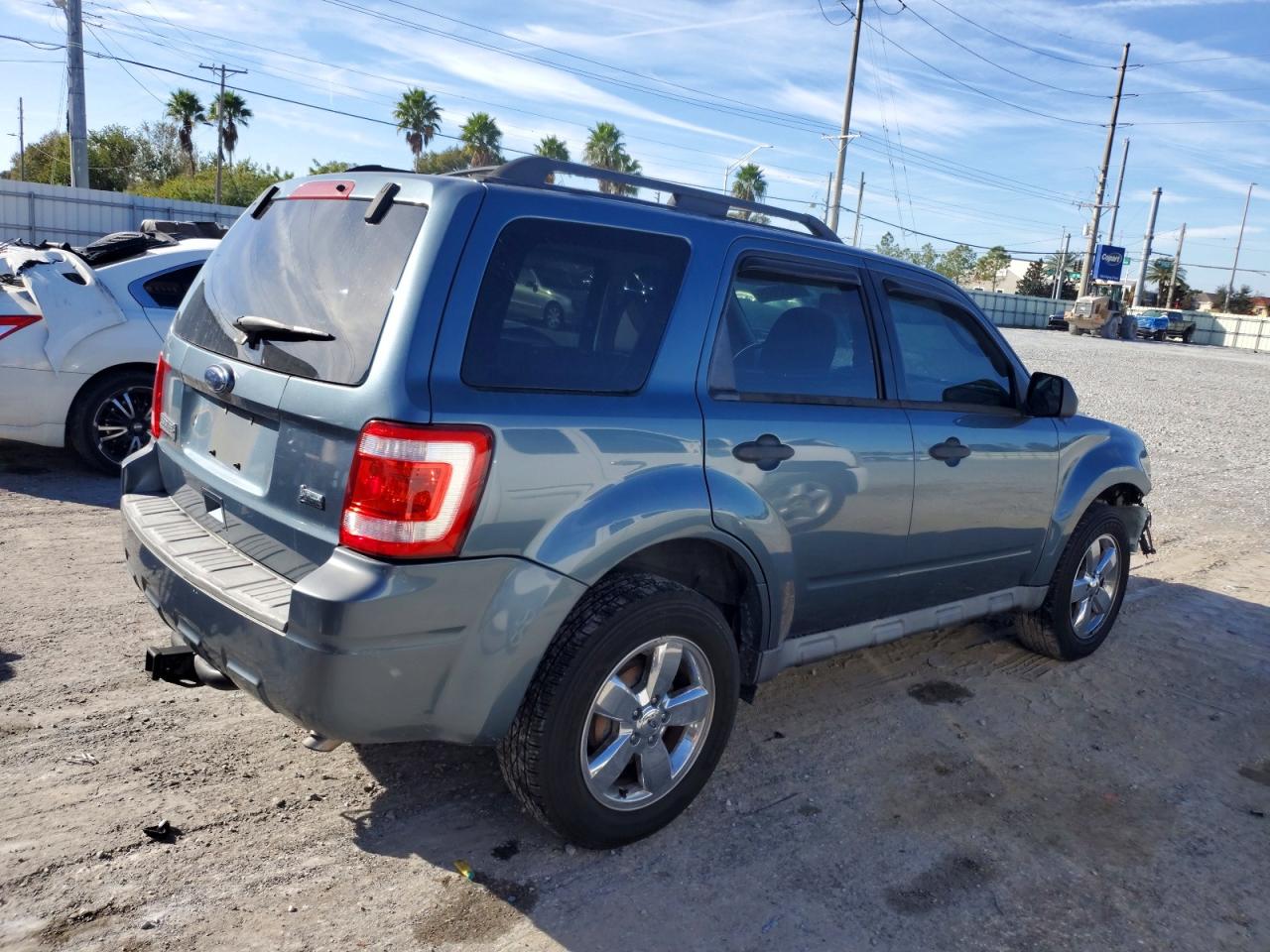 2010 FORD ESCAPE XLT photo 9