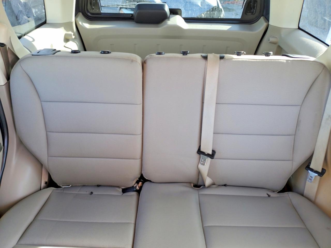 2010 FORD ESCAPE XLT photo 37