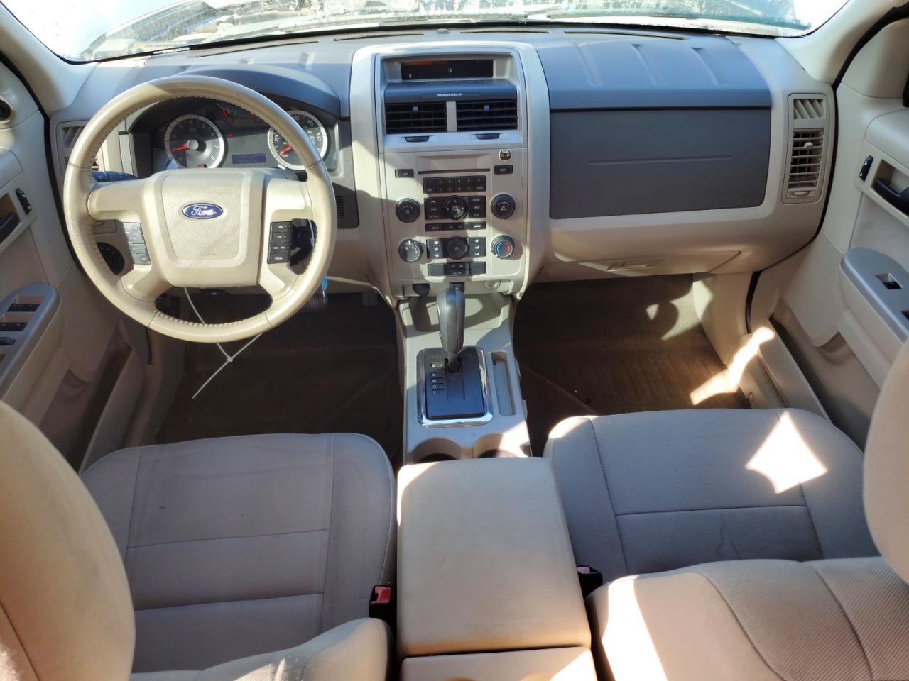 2010 FORD ESCAPE XLT photo 29