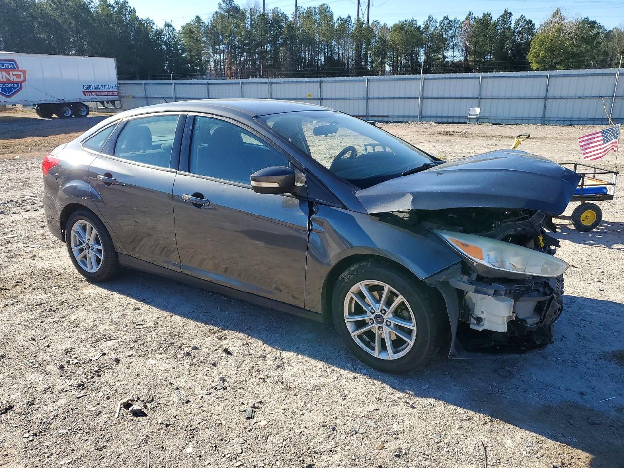 2017 FORD FOCUS SE photo 4