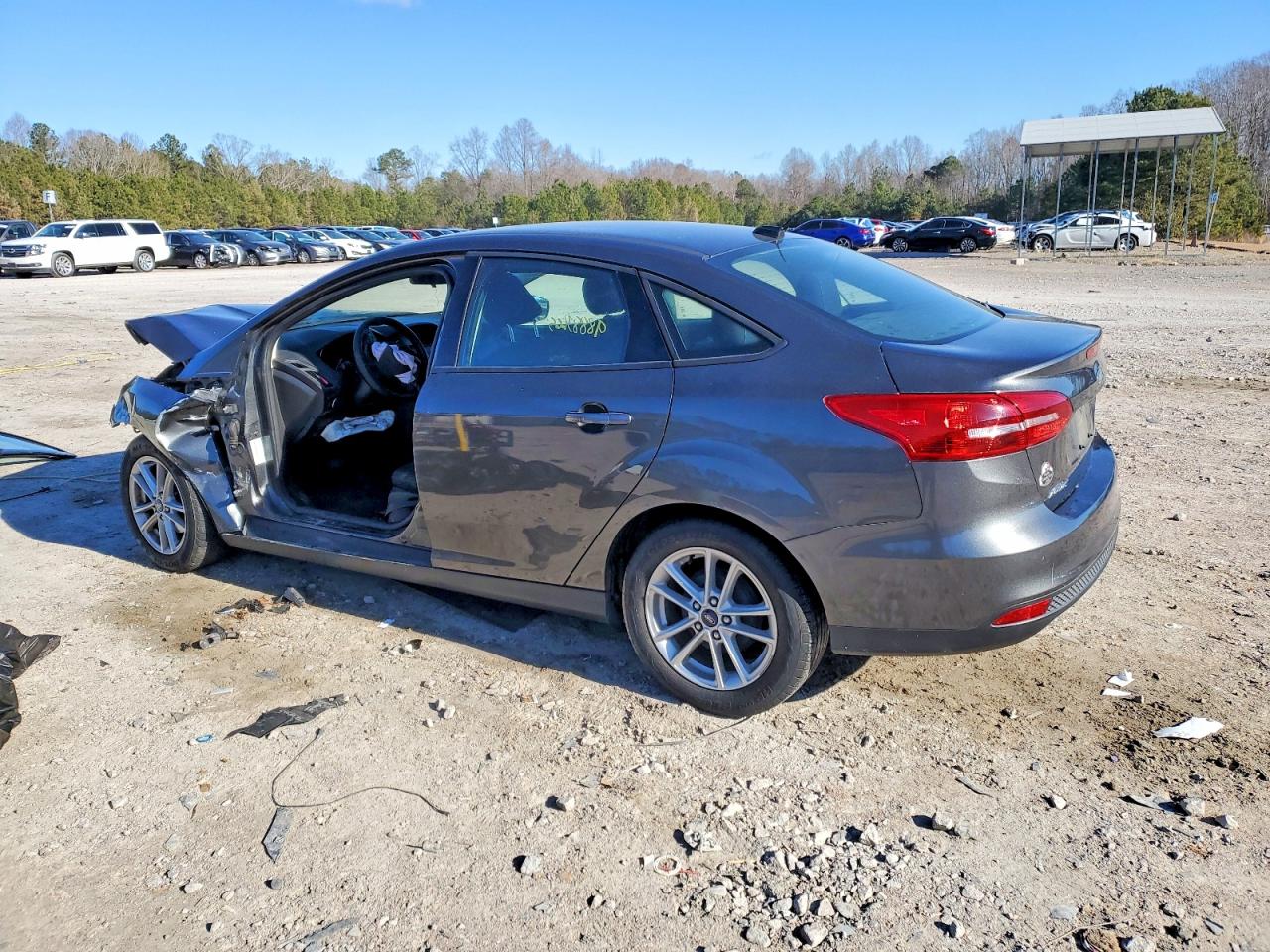 2017 FORD FOCUS SE photo 2