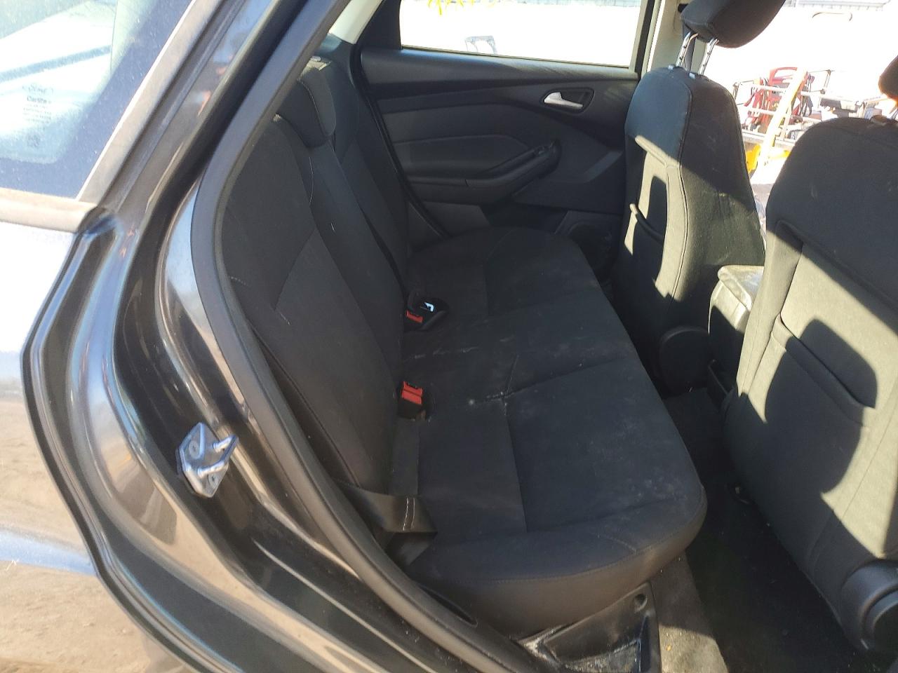 2017 FORD FOCUS SE photo 10