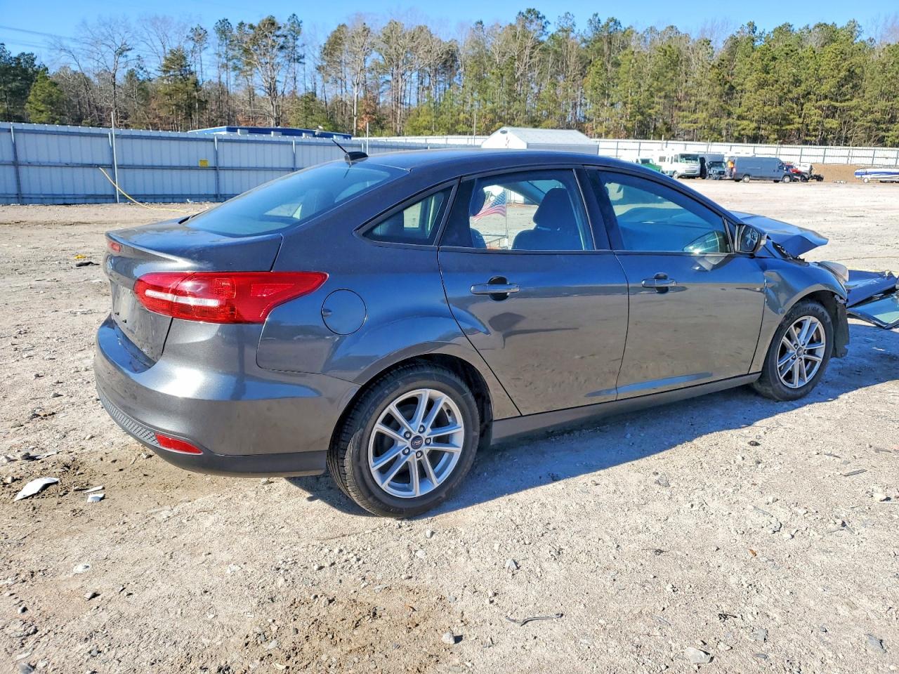 2017 FORD FOCUS SE photo 3