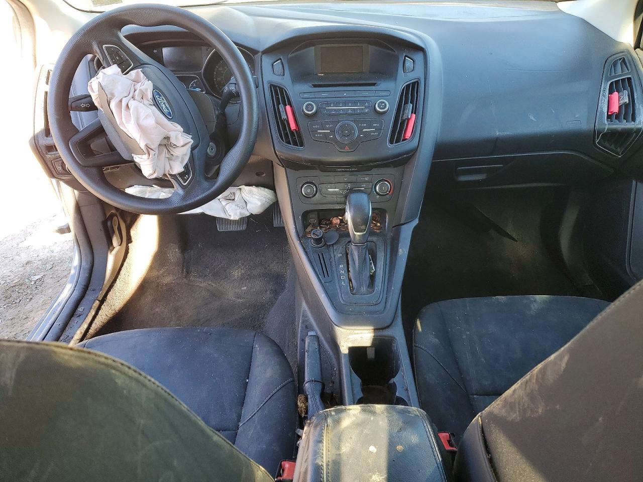 2017 FORD FOCUS SE photo 8