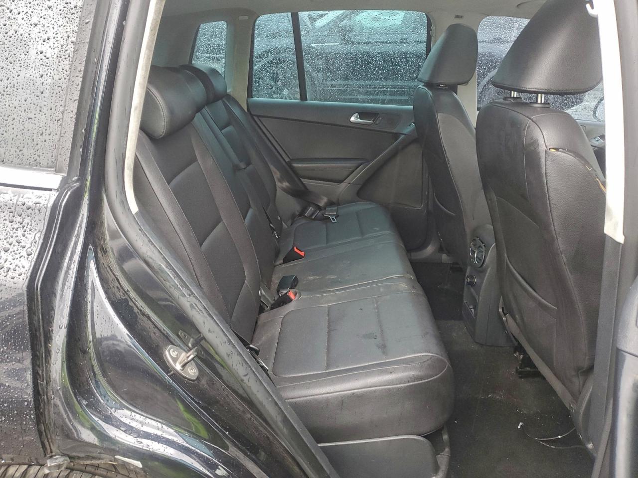 2011 VOLKSWAGEN TIGUAN S photo 11