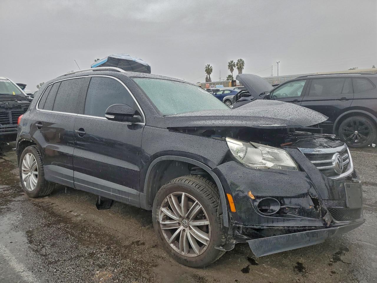2011 VOLKSWAGEN TIGUAN S photo 4
