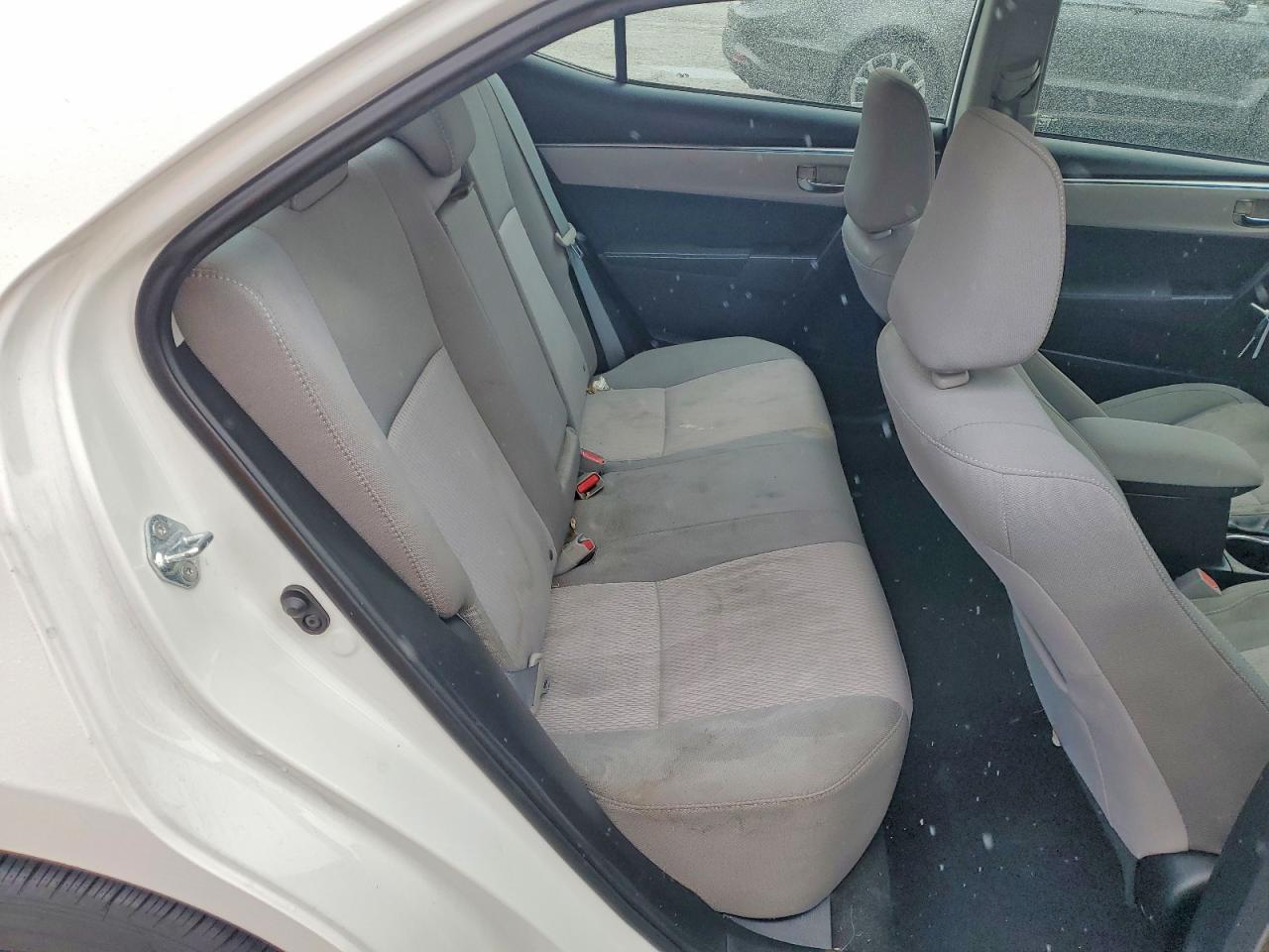 2015 TOYOTA COROLLA L photo 10