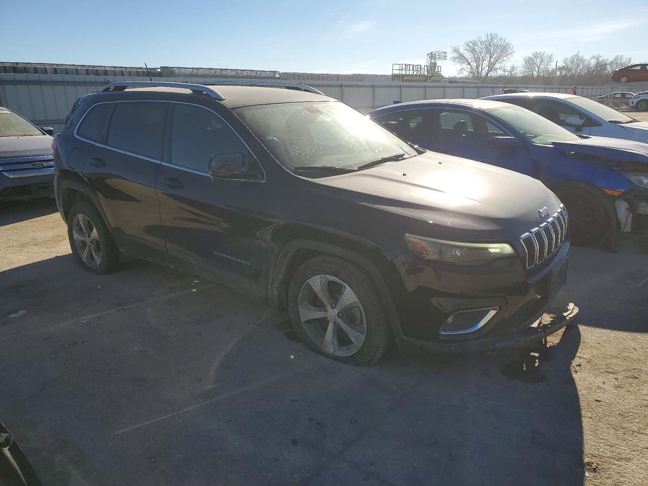 2019 JEEP CHEROKEE LIMITED photo 4
