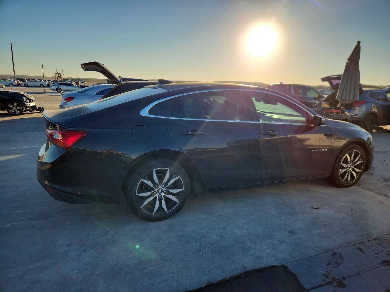 2017 CHEVROLET MALIBU LT photo 3