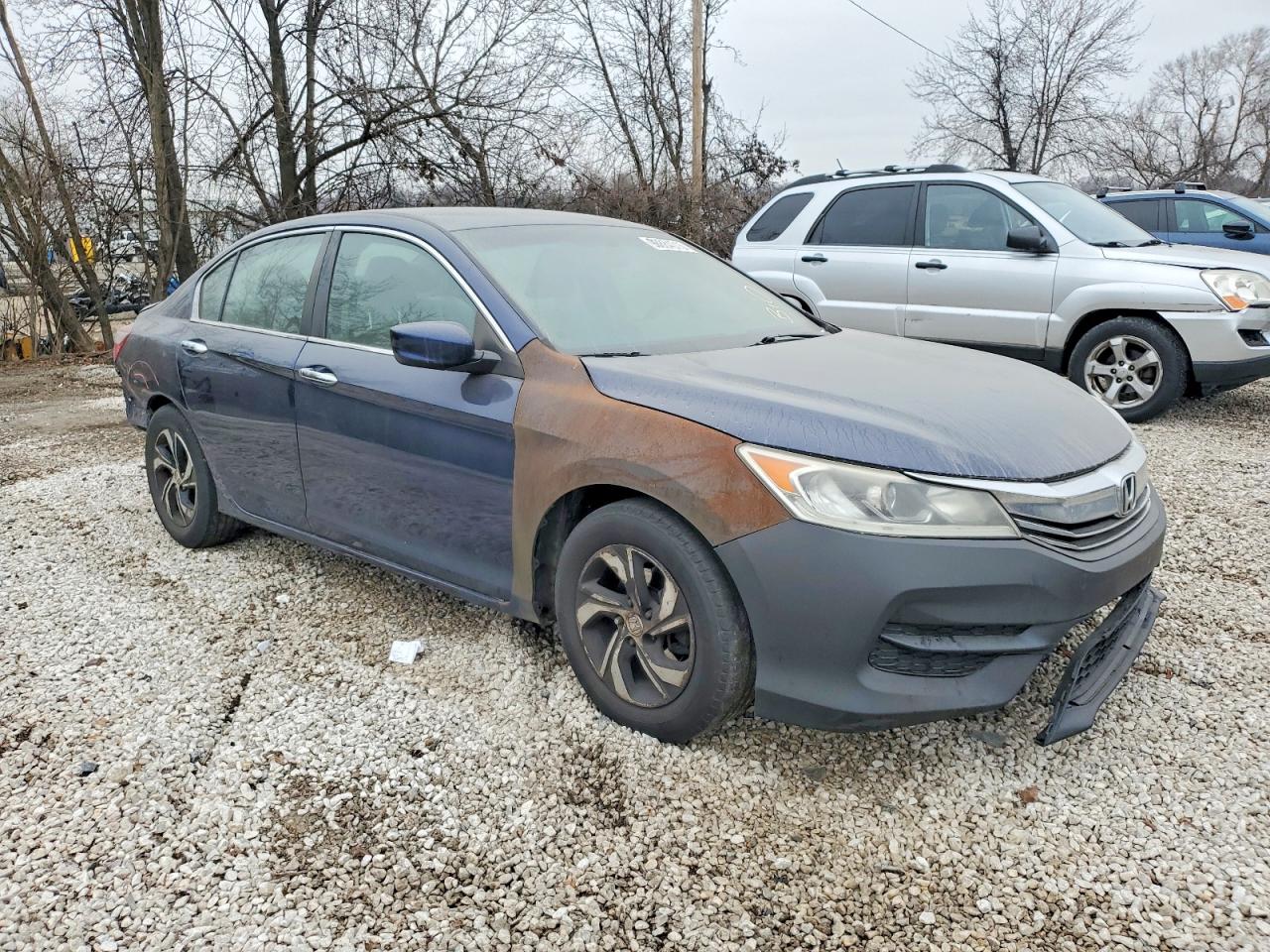 2017 HONDA ACCORD LX photo 4