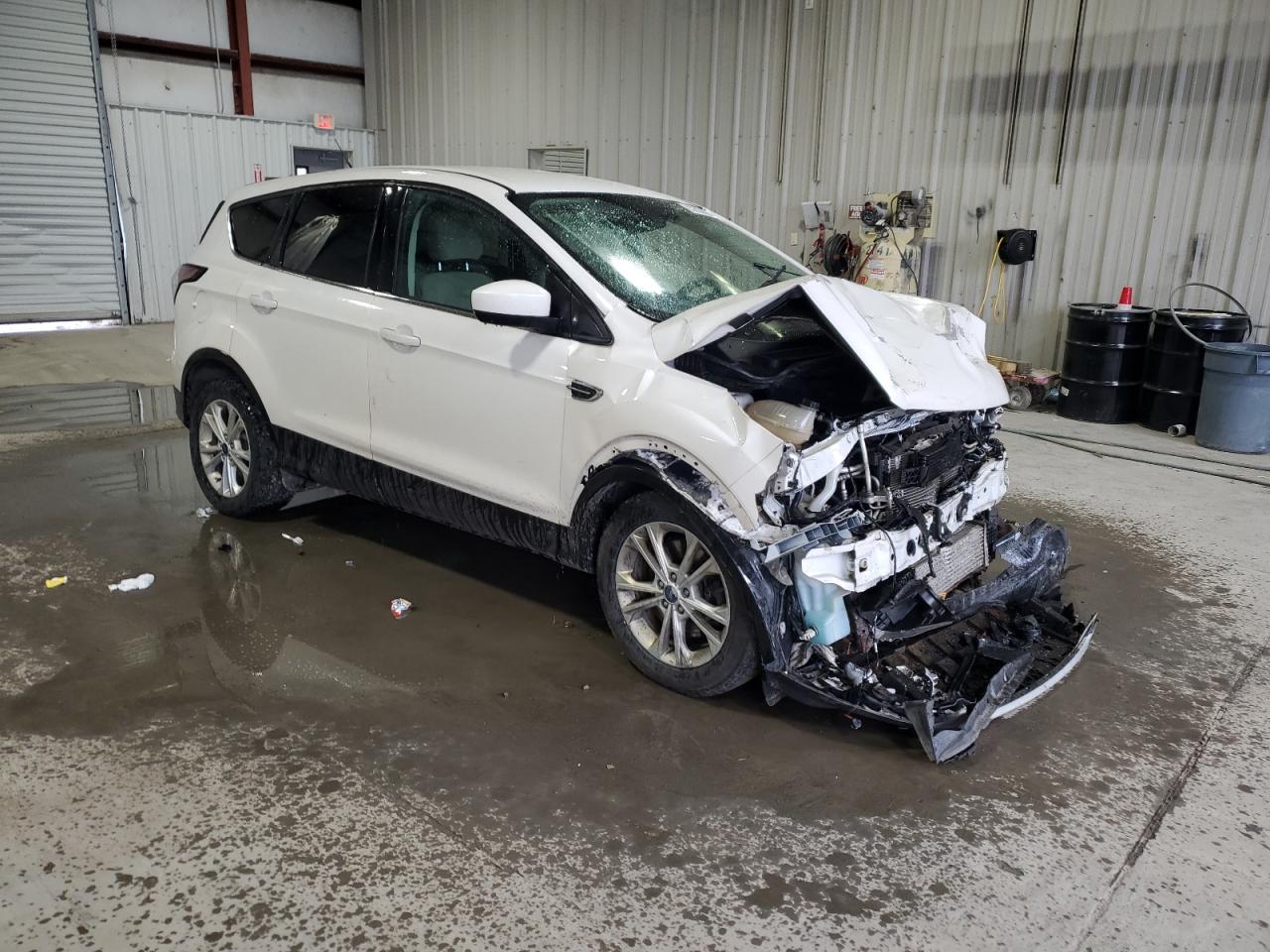 2017 FORD ESCAPE SE photo 4