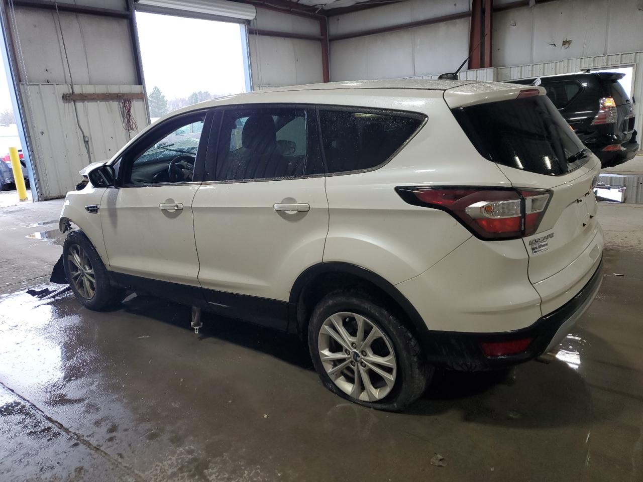 2017 FORD ESCAPE SE photo 2