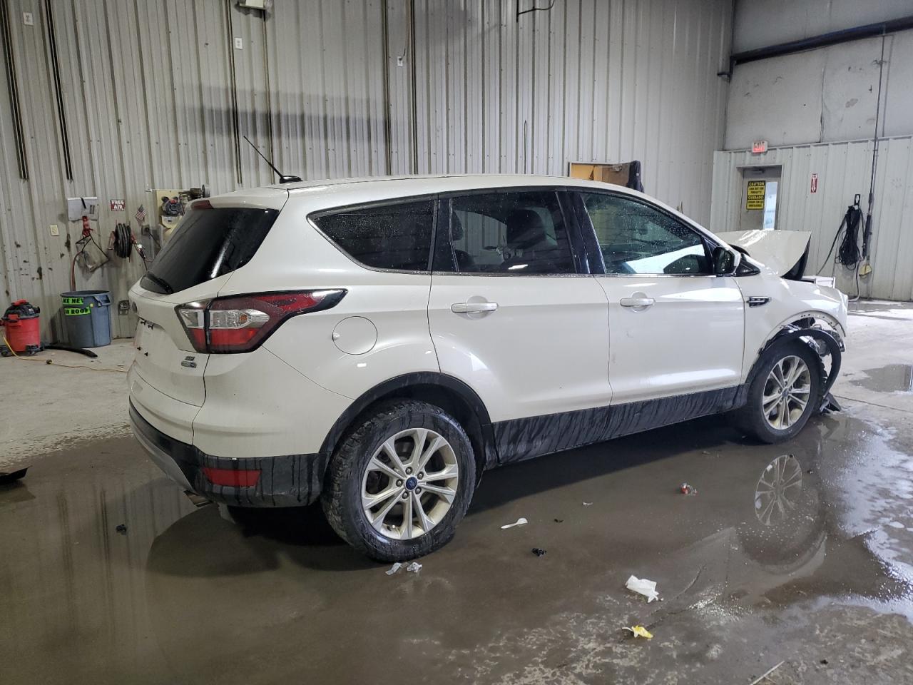 2017 FORD ESCAPE SE photo 3