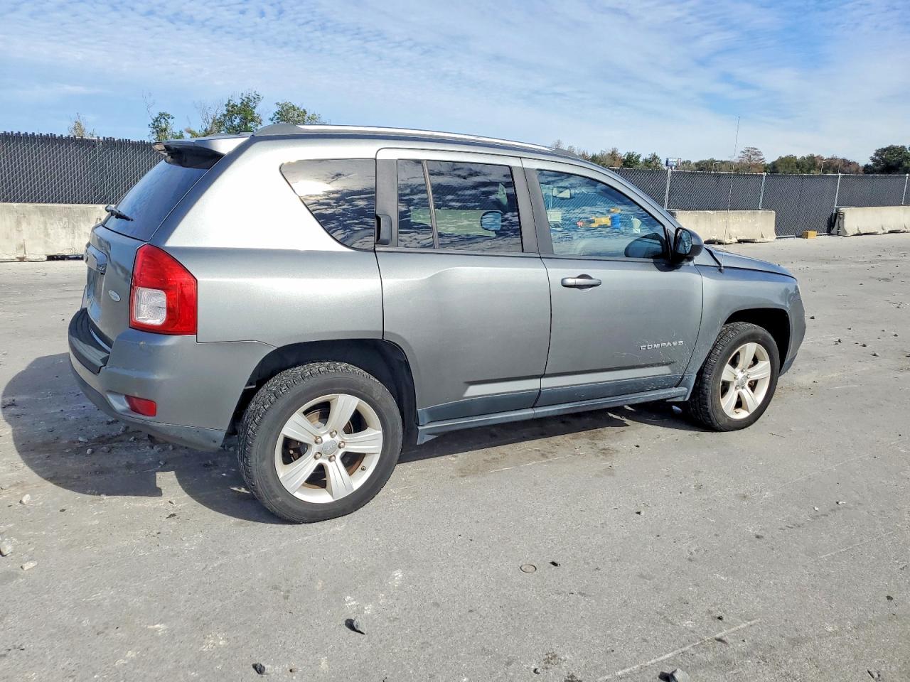 2012 JEEP COMPASS LATITUDE photo 3
