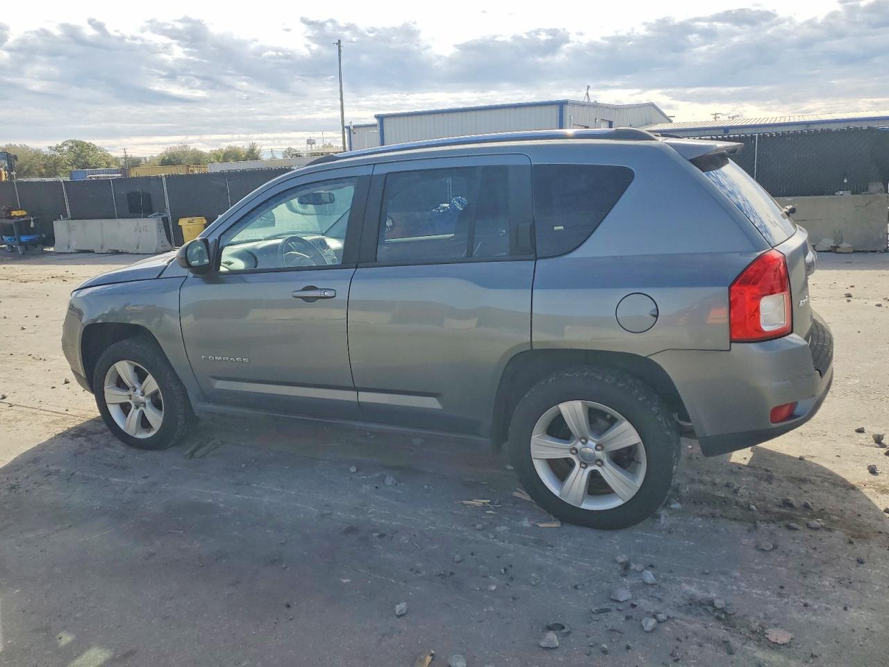 2012 JEEP COMPASS LATITUDE photo 2