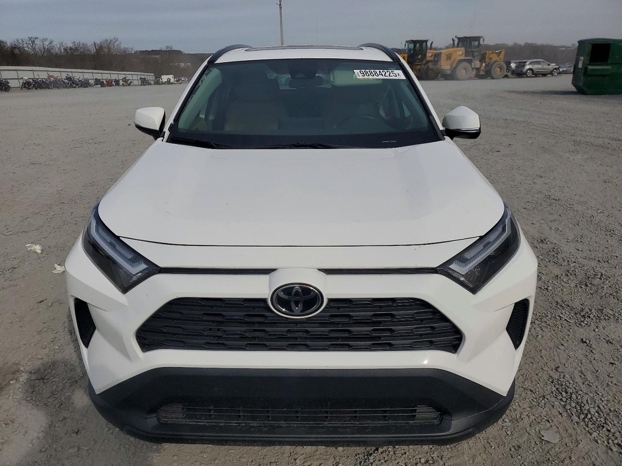 2022 TOYOTA RAV4 XLE photo 5