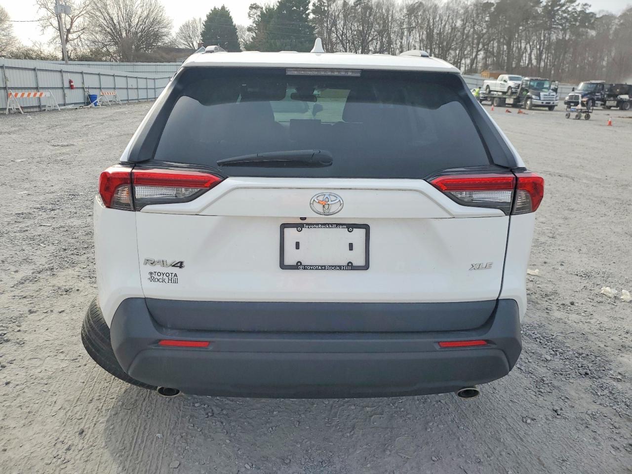 2022 TOYOTA RAV4 XLE photo 6
