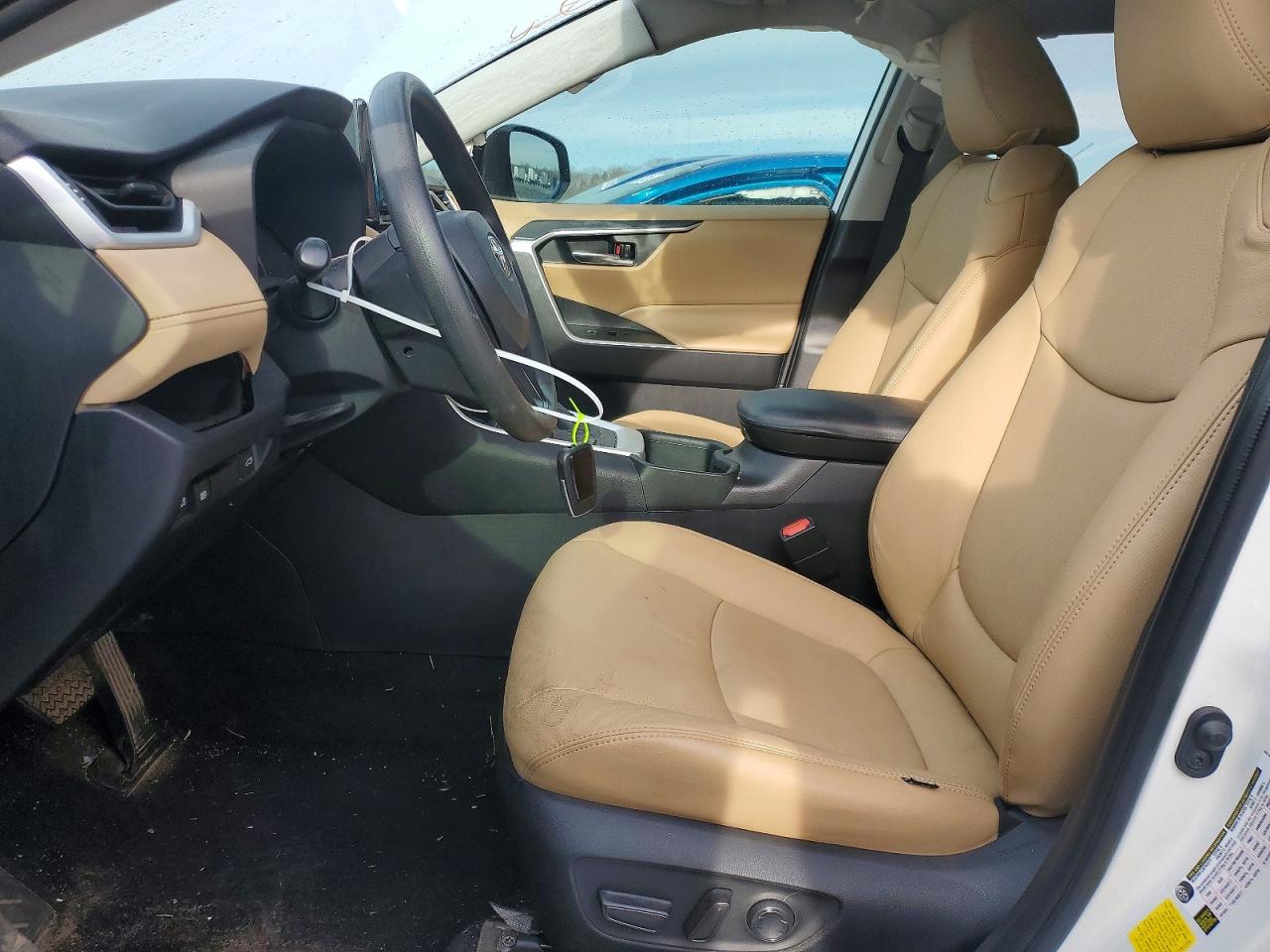 2022 TOYOTA RAV4 XLE photo 7
