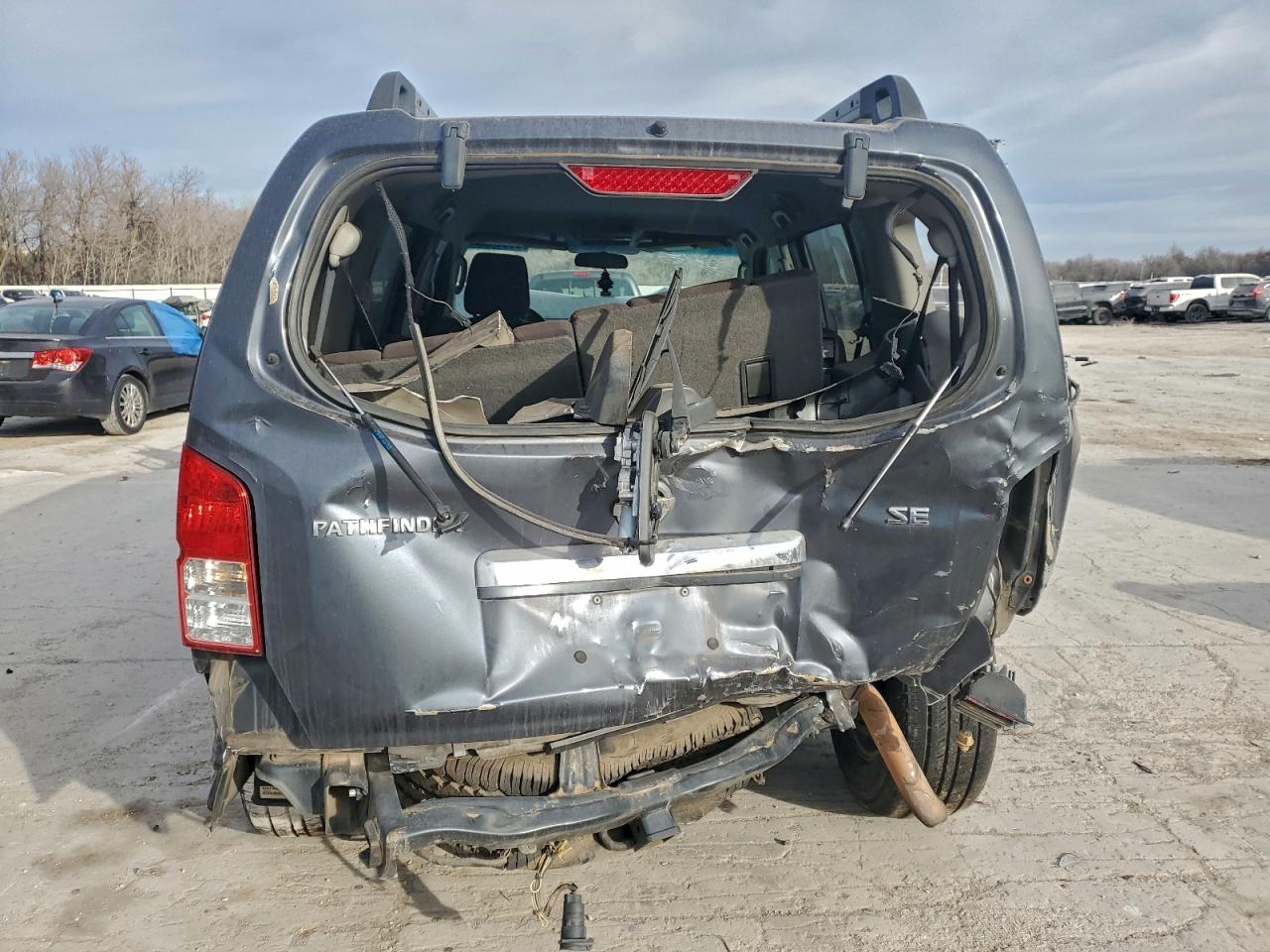 2010 NISSAN PATHFINDER S photo 6