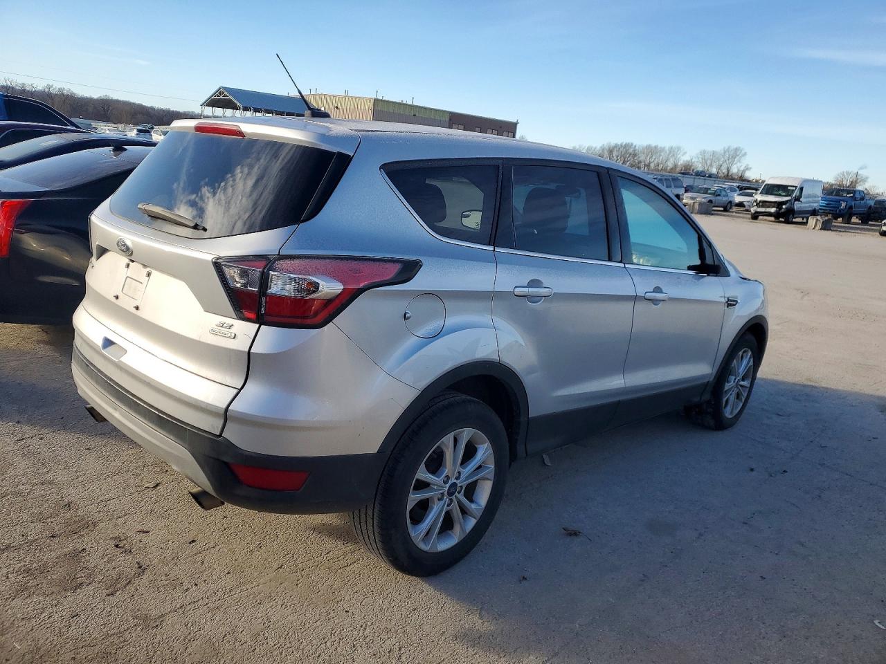2017 FORD ESCAPE SE photo 3