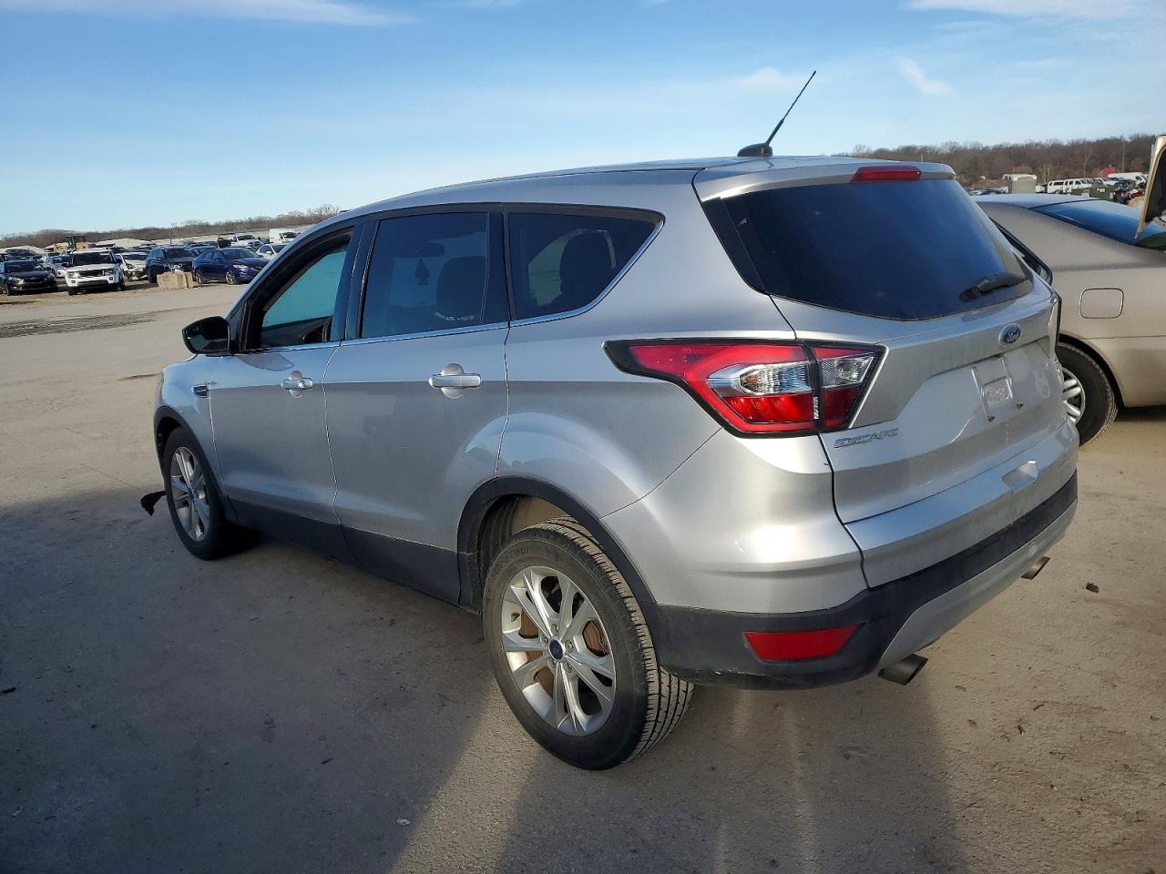 2017 FORD ESCAPE SE photo 2