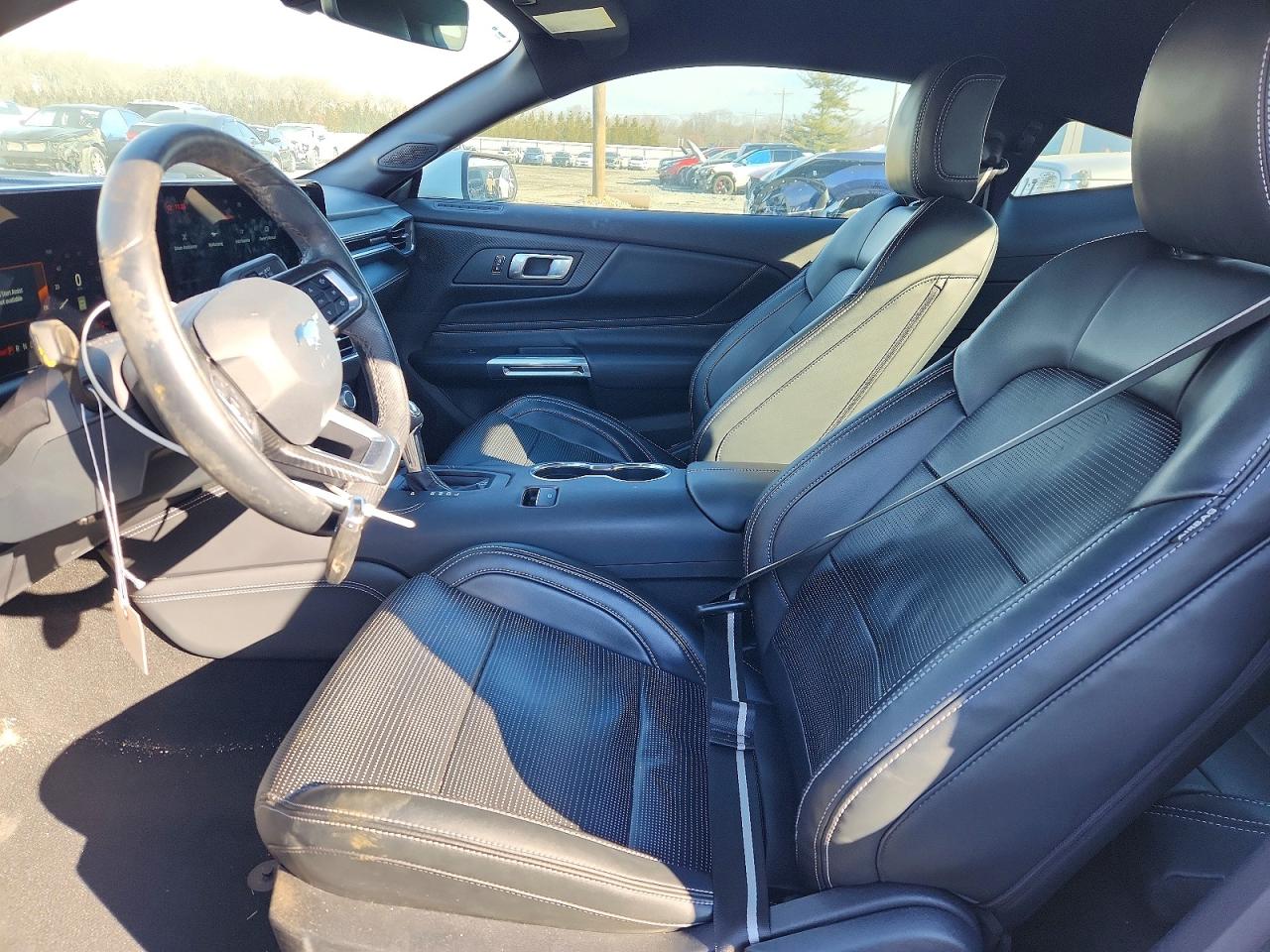 2024 FORD MUSTANG photo 19