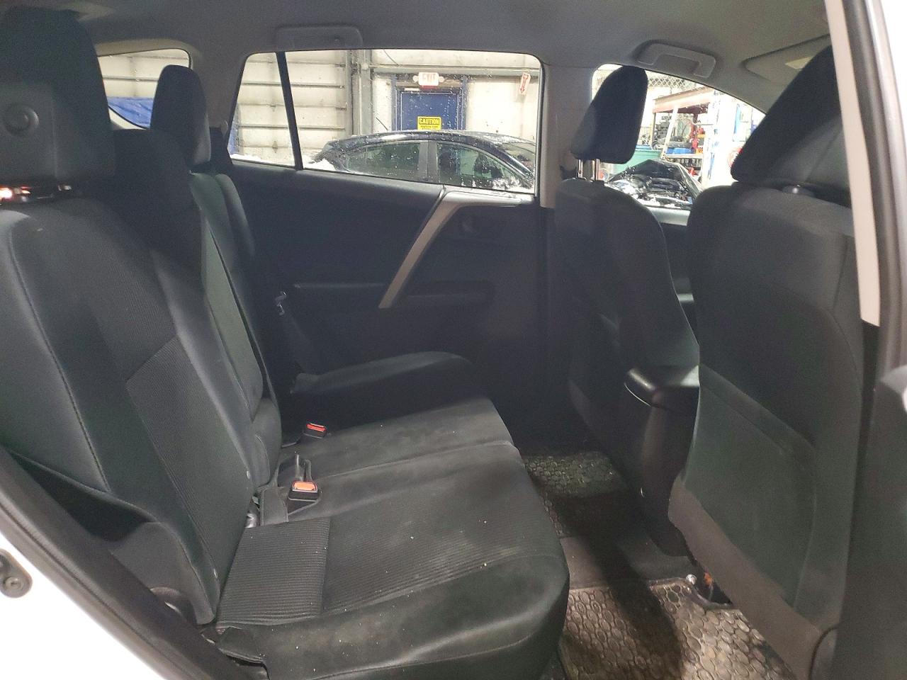 2018 TOYOTA RAV4 LE photo 31