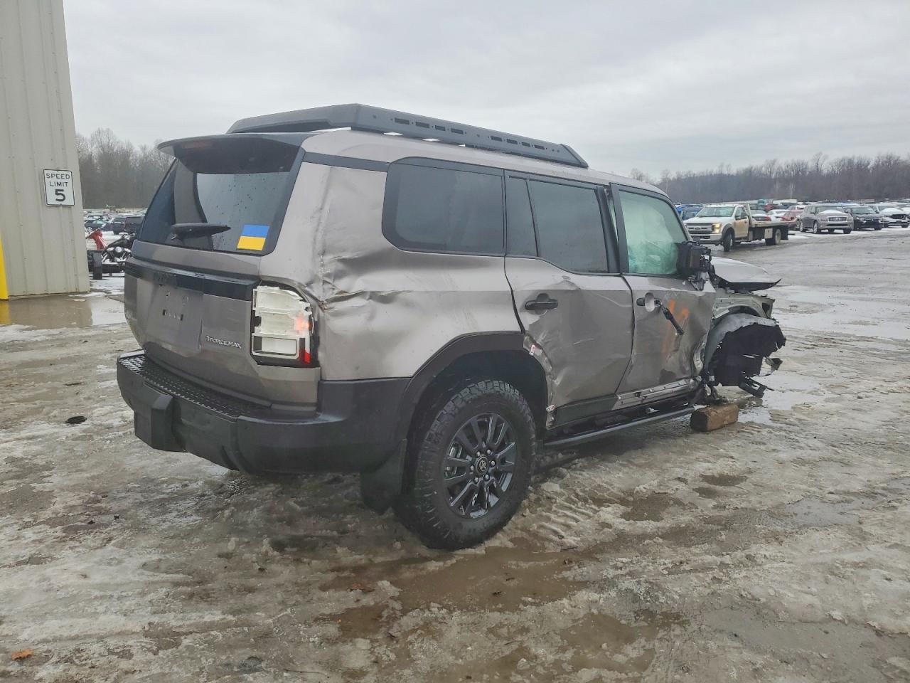 2024 TOYOTA LAND CRUISER BASE photo 3