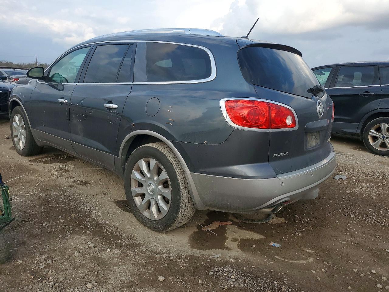 2011 BUICK ENCLAVE CXL photo 2