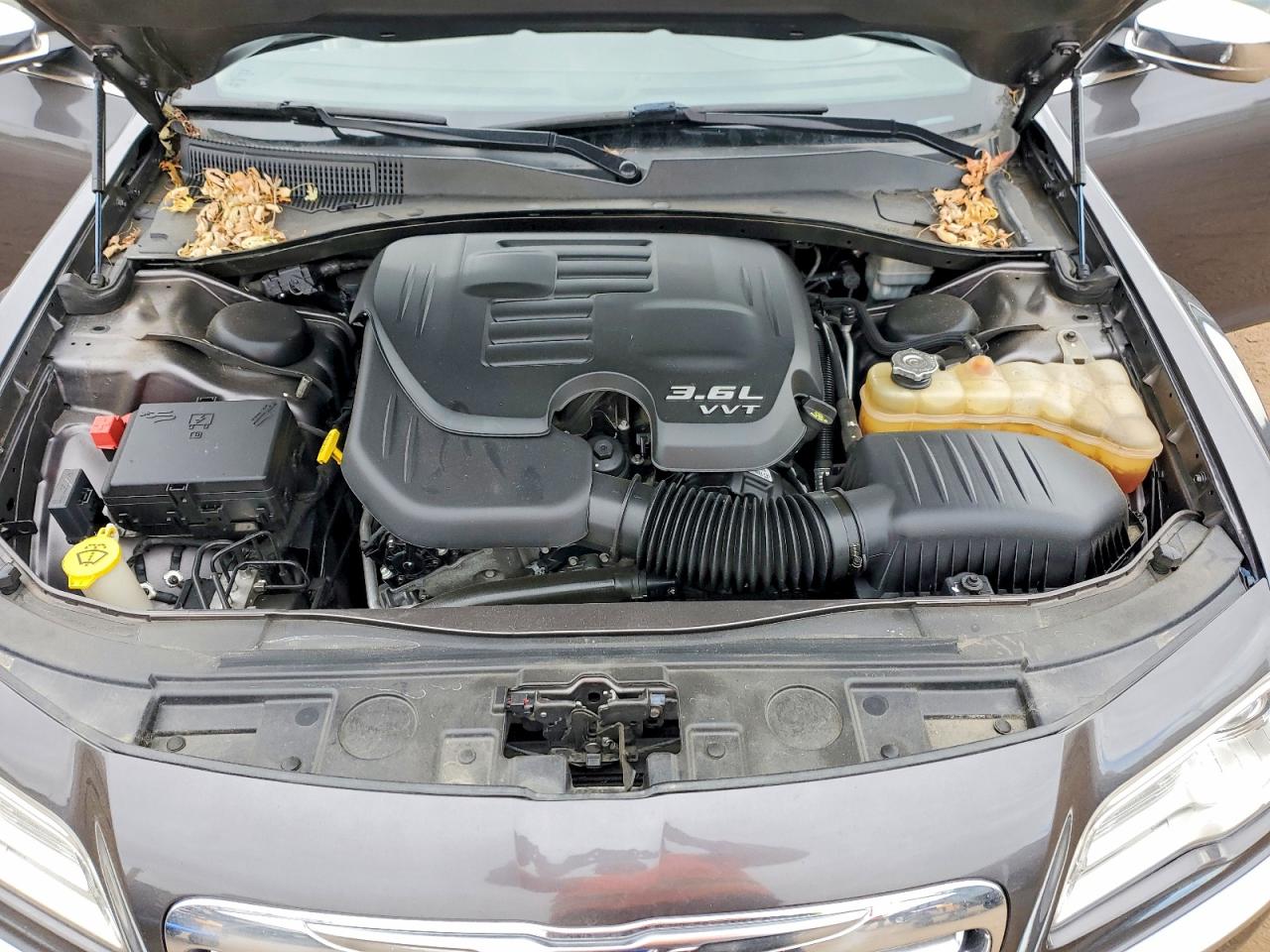 2013 CHRYSLER 300C photo 11