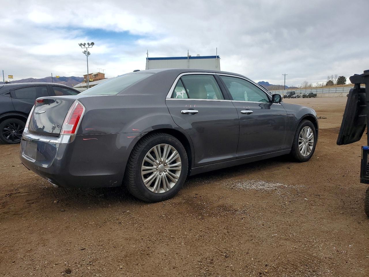 2013 CHRYSLER 300C photo 3