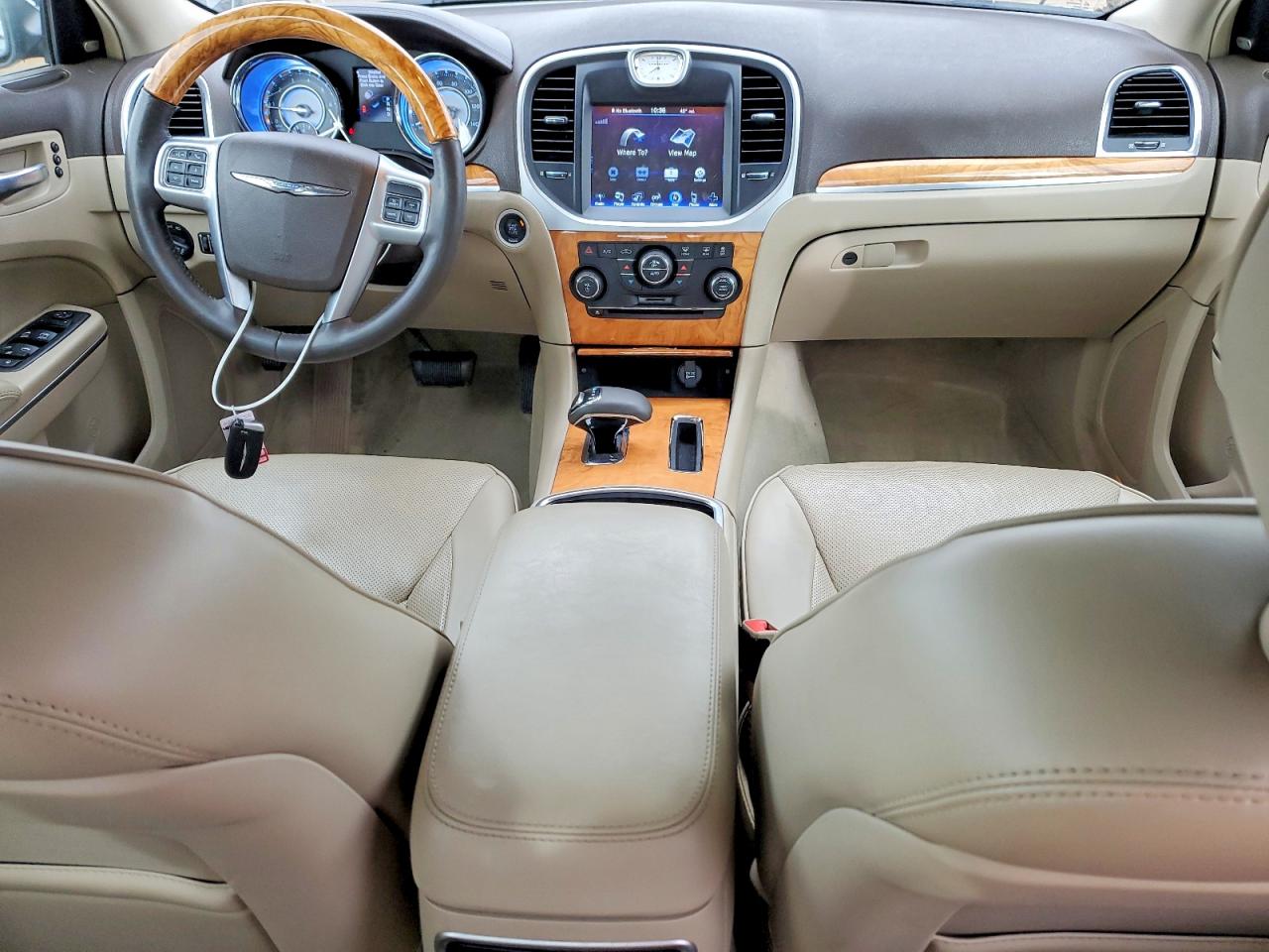 2013 CHRYSLER 300C photo 8