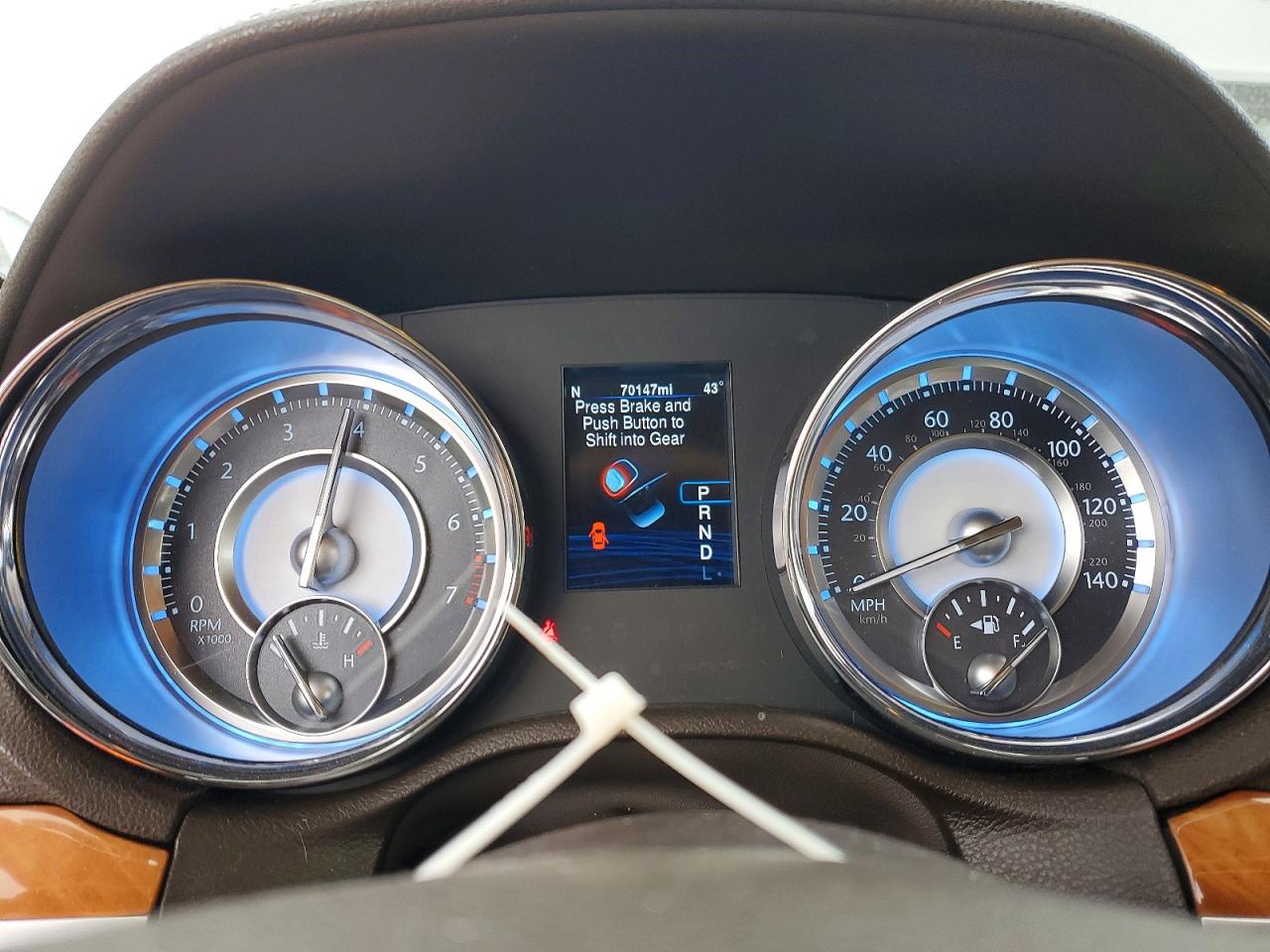 2013 CHRYSLER 300C photo 9