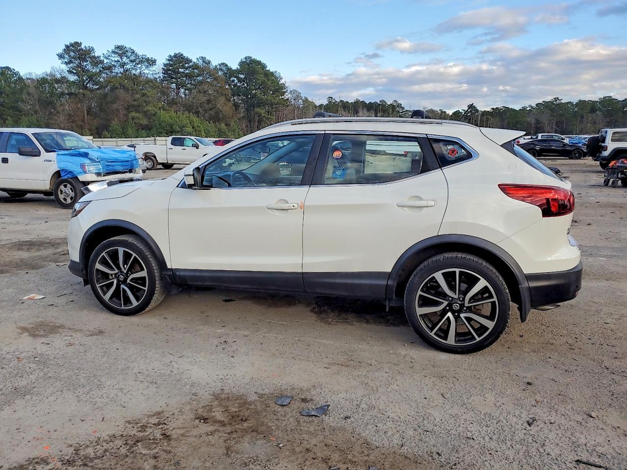 2019 NISSAN ROGUE SPORT S photo 2
