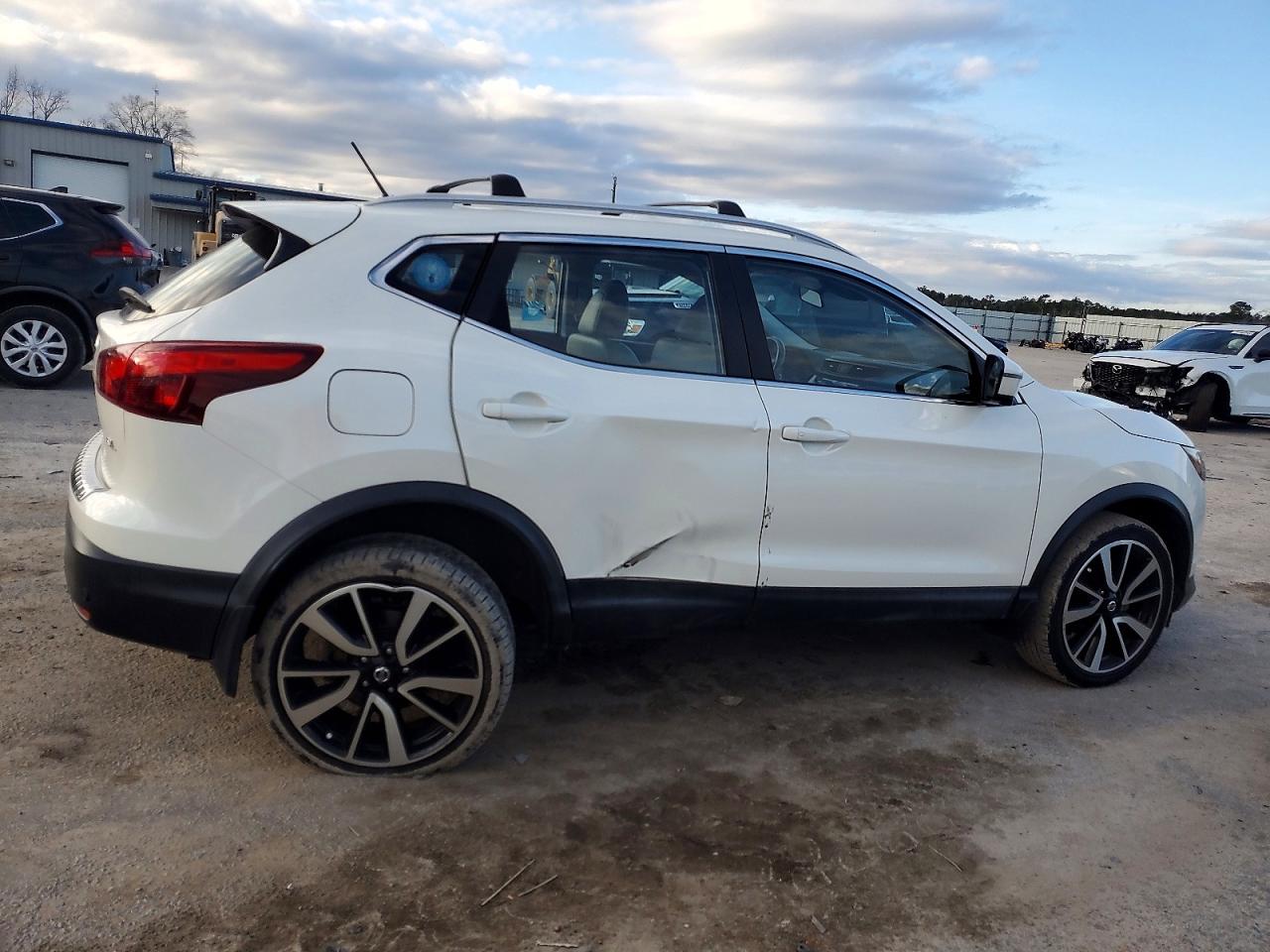 2019 NISSAN ROGUE SPORT S photo 3