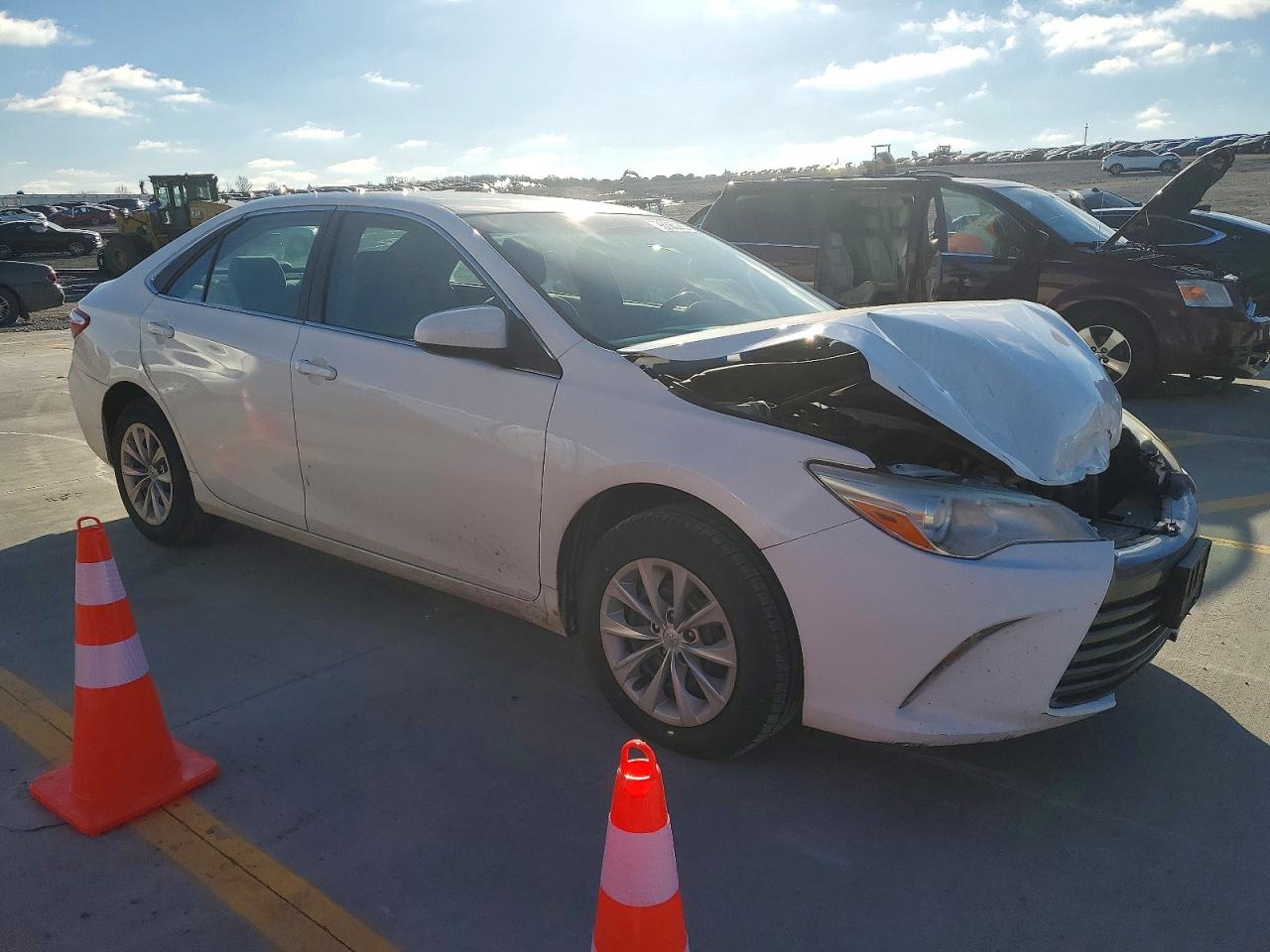 2015 TOYOTA CAMRY LE photo 7