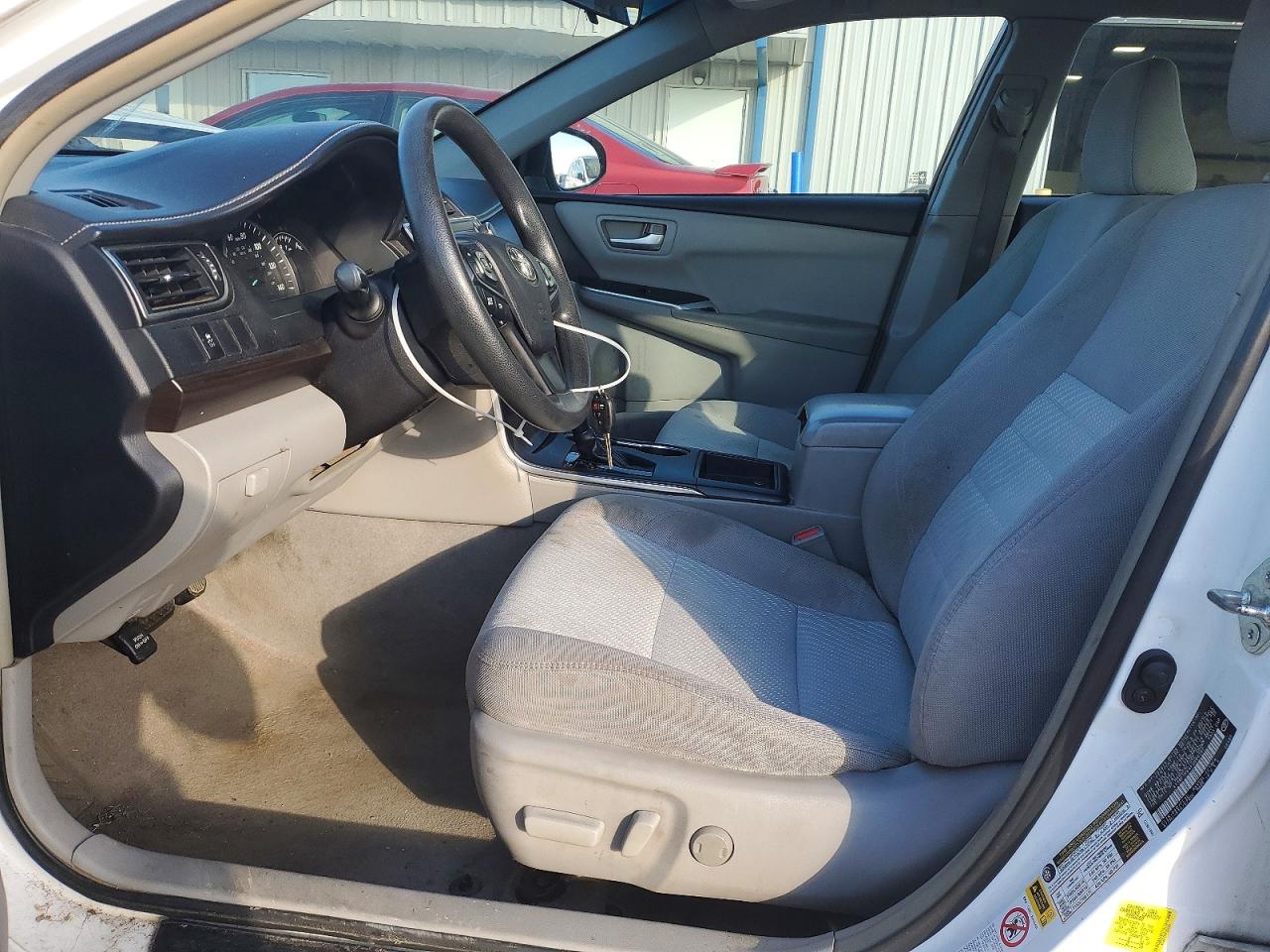 2015 TOYOTA CAMRY LE photo 13
